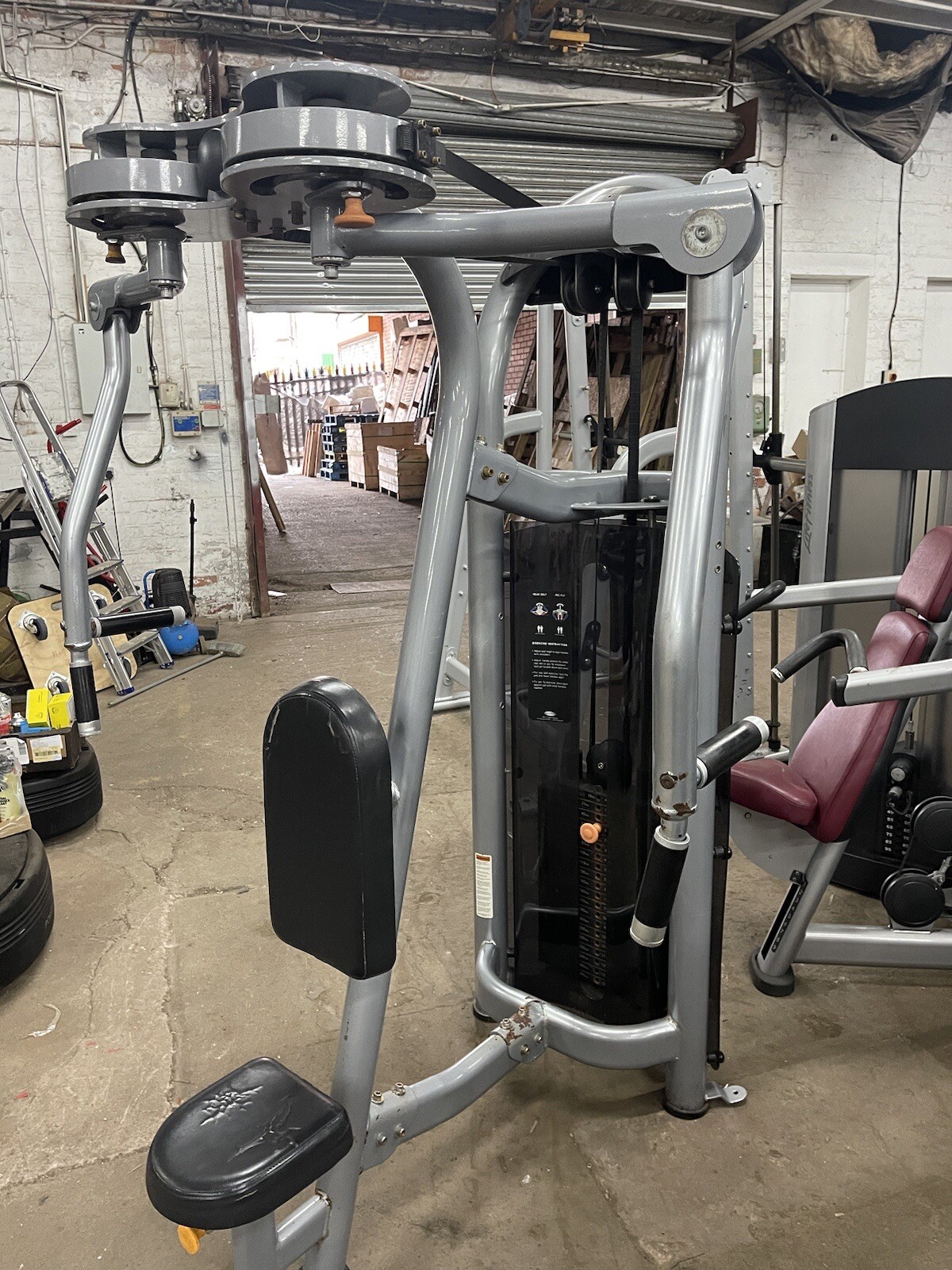 Matrix Fitness Aura Pec Fly Rear Delt Machine S22 Commercial Gym