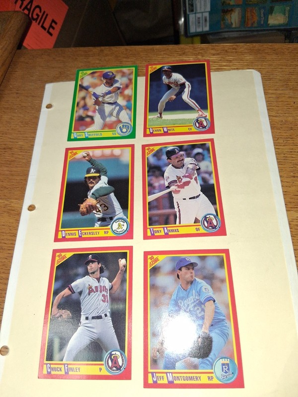 SL 9952/ 80 Score and Topps Baseball Cards baseball card lot