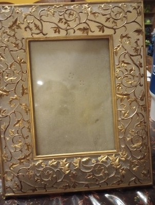 Beautiful 5x7 Gold Gilted Vintage Picture Frame It's Got Gold Flowers And Leaves