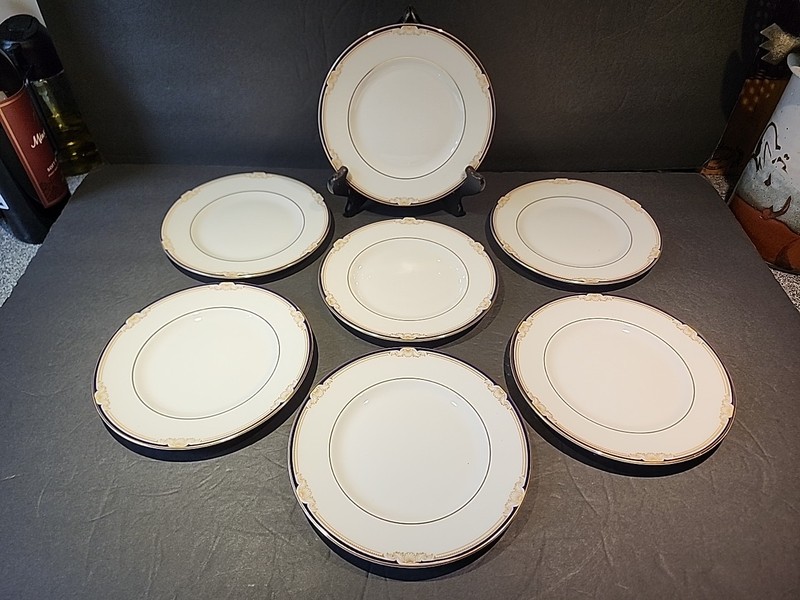 Set of 7 Wedgwood Cavendish Bone China 6" Bread & Butter Plates R4680 England