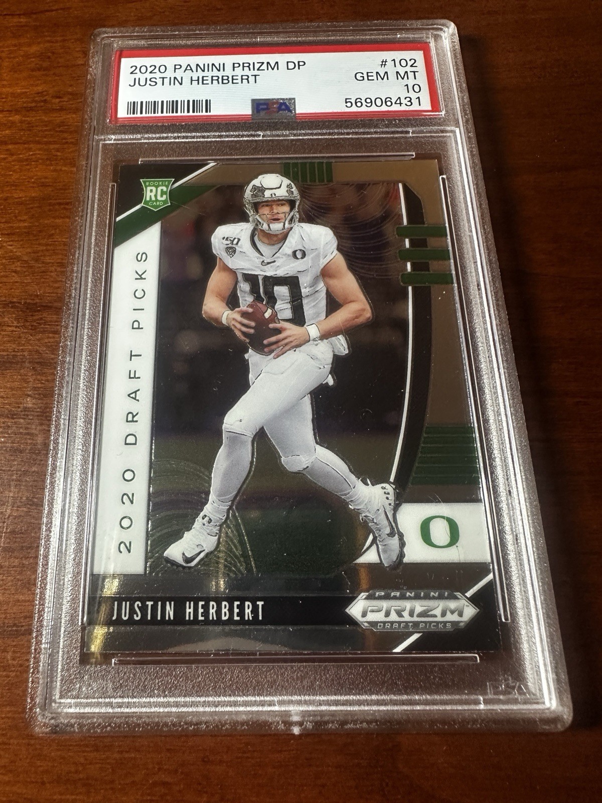 2020 PANINI PRIZM DP #102 - JUSTIN HERBERT - PSA 10 - Oregon Ducks 🏈