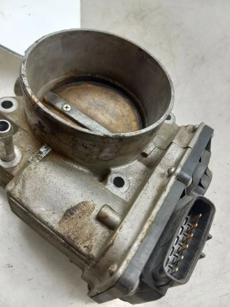 09-14 TOYOTA TUNDRA CREW CAB 5.7L RWD NO CORPO DO ACELERADOR DO MOTOR - Imagem 2 de 4