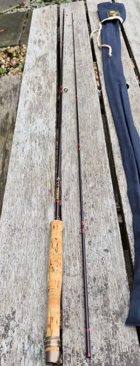 A SUPERB HARDY GRAPHITE DELUXE FLY ROD 8FT 6IN #6/7 LINES IN