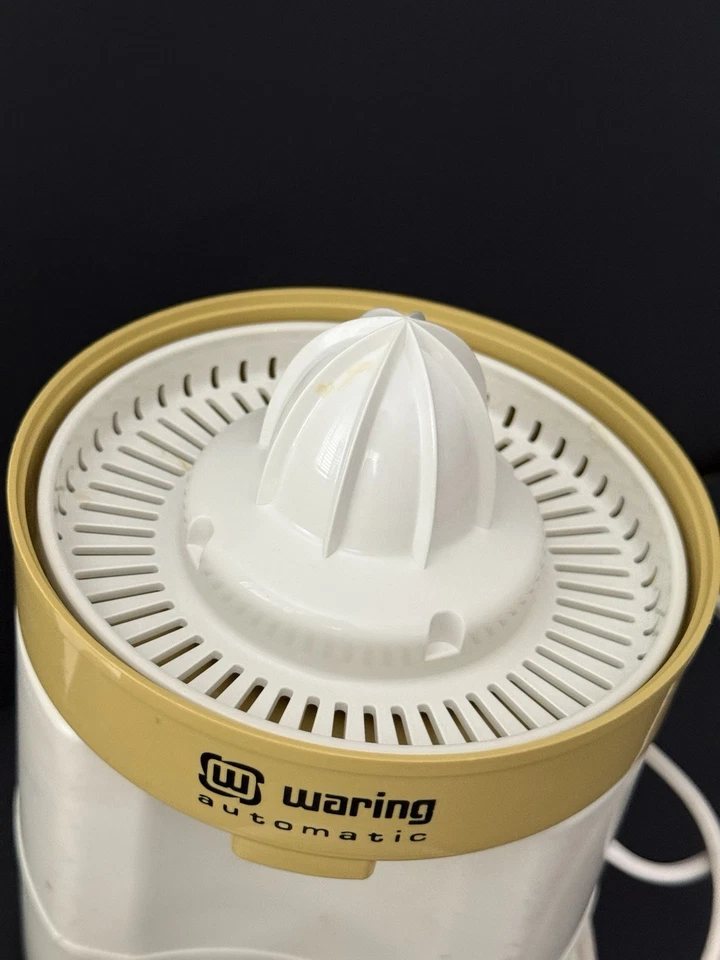 Vintage Waring Juicer. Very Clean. Model: 11JC10. Works Well. - Image 4 of 4