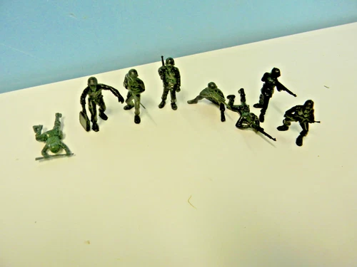 8 -60mm marx WWII  US army figures, reissues (Jan. Listing)