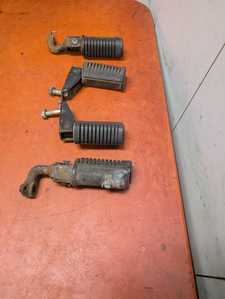 1980-1982 HONDA CB750 FRONT REAR FOOT PEGS REST MOUNT LEFT RIGHT PEG OEM - Image 3 of 4