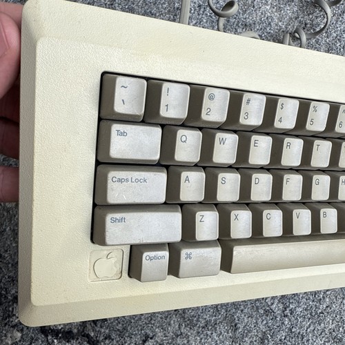 VINTAGE ORIGINAL MACINTOSH KEYBOARD M0110 FOR 128K, 512K, PLUS - Photo 6/12