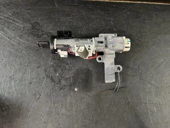 2005-2012 Nissan Pathfinder Ignition Switch Cylinder With Key OEM Foto 2 de 3