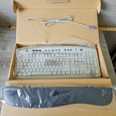 Logitech PS/2 Vtg WHITE Internet Pro Keyboard Model Y-SQ33(SK-2910) w/ Palm Rest