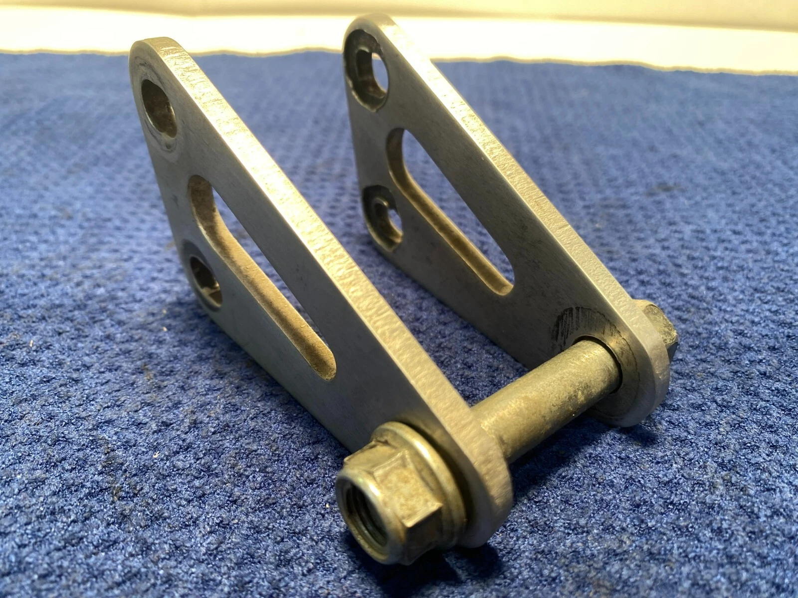 Patte Support Moteur Kawasaki KX 125 (1998-2002) – Occasion