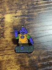 Rare Chuck E. Cheese Munch Kid Check certified Employee Pin staff enamel