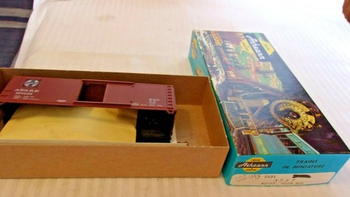 Coche caja madera Athearn escala HO 40' ATSF Santa Fe, marrón #122998, nuevo en caja | Zustand: New