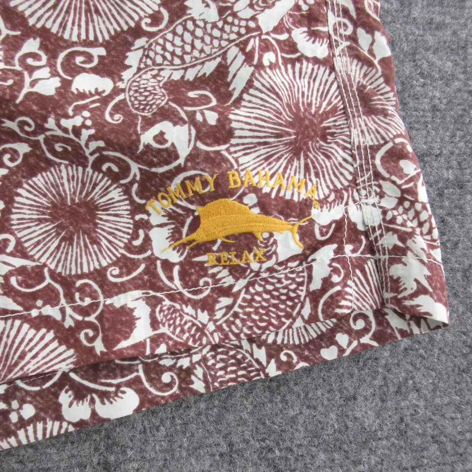 Мужские плавки Tommy Bahama средний размер коричневые белые рыбки с цветочным рисунком нейлоновые с сетчатой подкладкой - Изображение 2 из 4