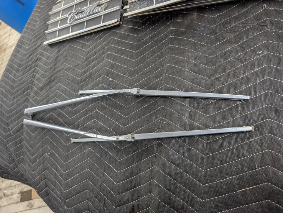 1961 1967 年凯迪拉克漂亮一对原装 Wiper Arms Eldorado Deville Trico 刀片 — 第 3/4 张图片