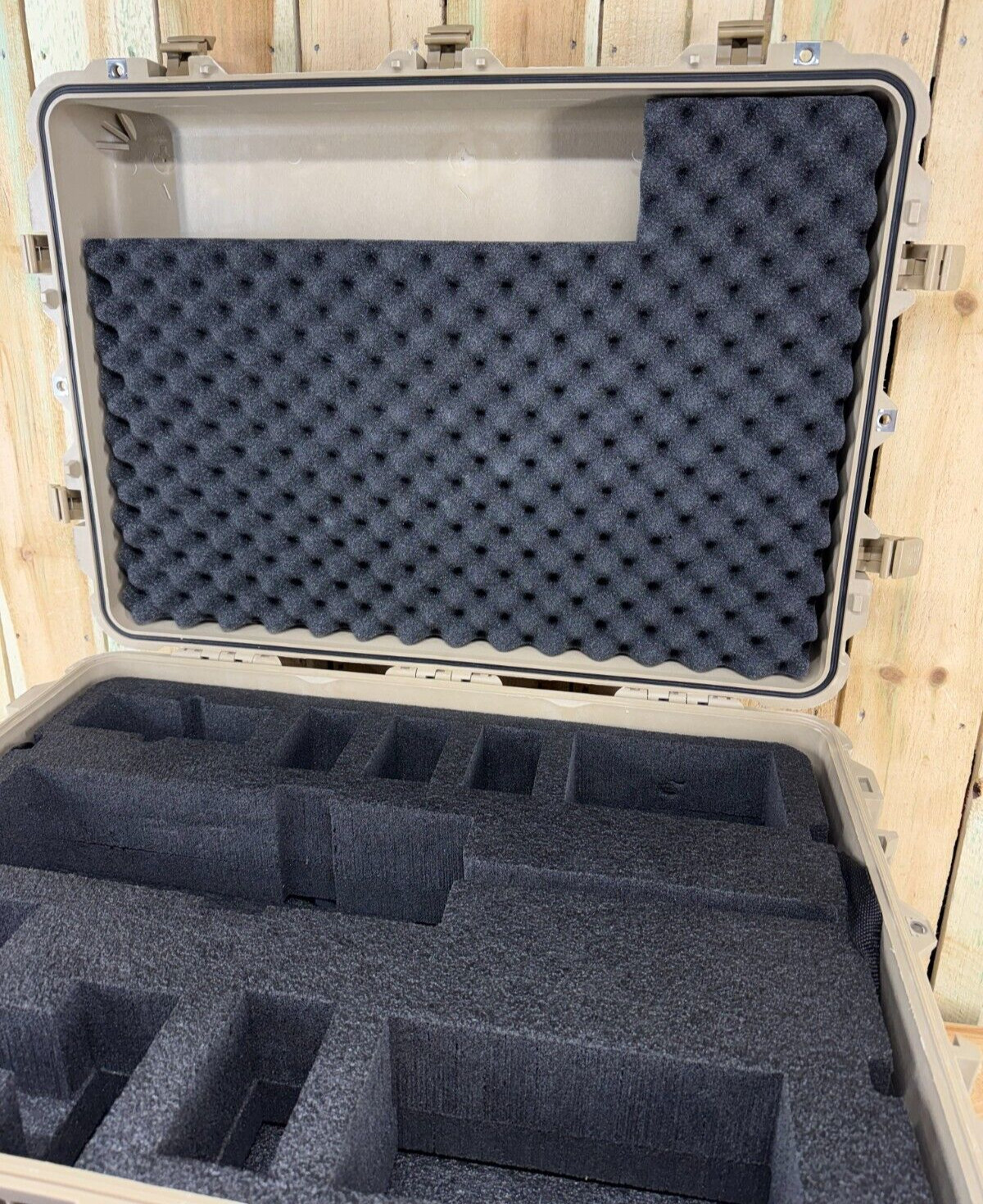 Pelican 1660 Protector Case Tan Rolling Waterproof Good Condition AB Free Ship