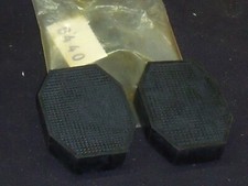 RENAULT ESTAFETTE COUVRES PEDALES CAOUTCHOUCS NEUFS - NOS