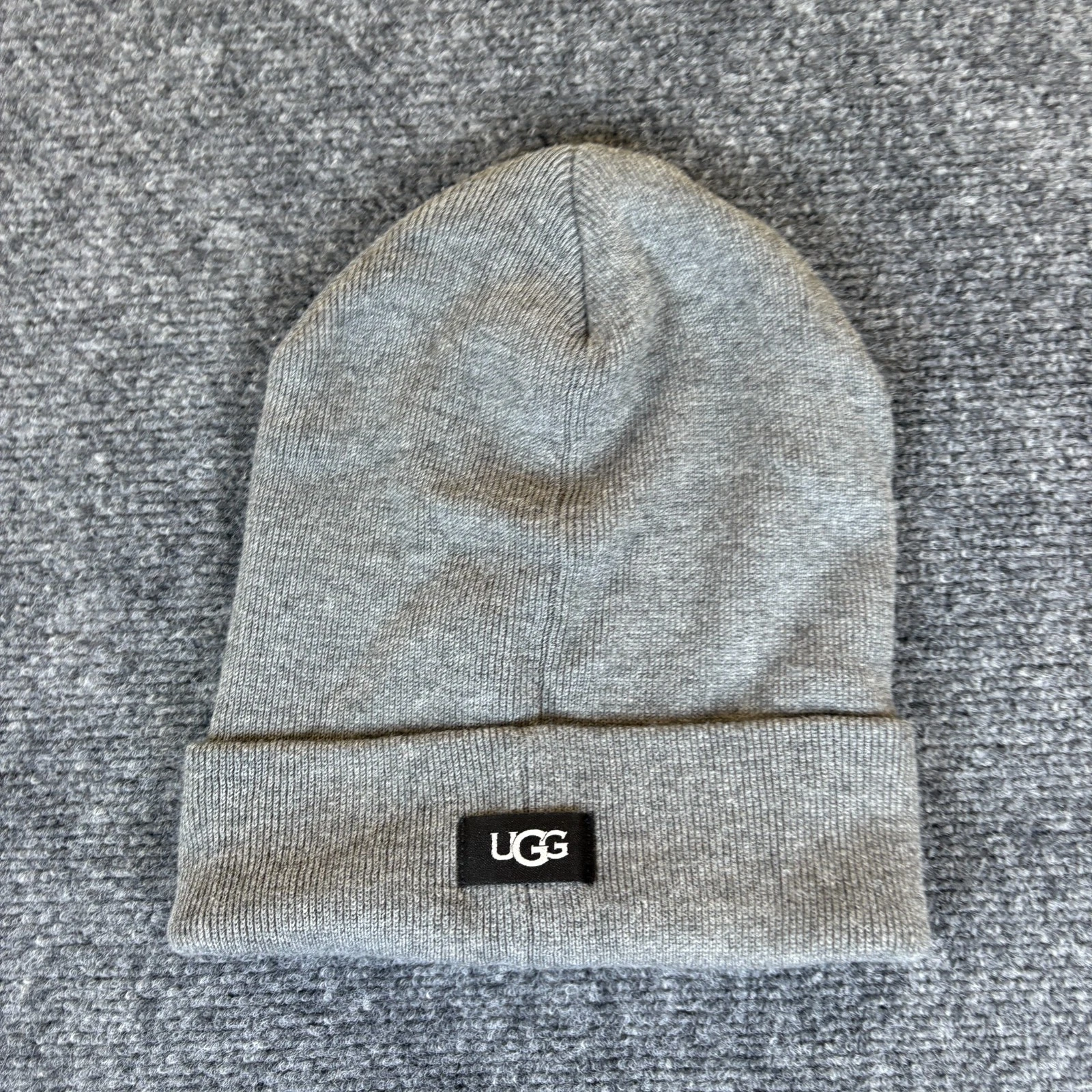 UGG Cuffed Beanie Hat Unisex One Size Heather Gray Logo Patch Ribbed Knit Winter