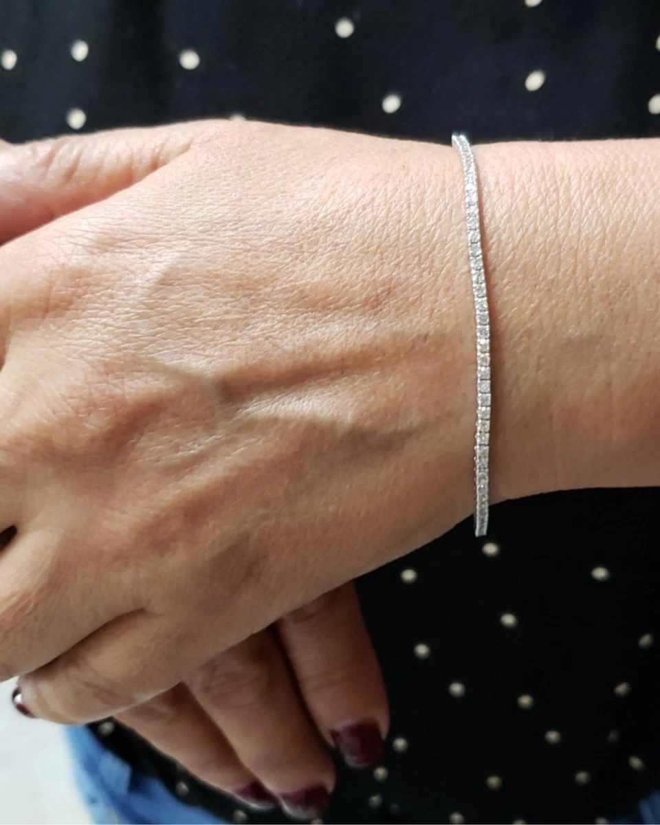 Pulsera De Trébol Blanco Chapada En Oro De 18 Quilates Con Cierre Deslizante Ajustable Y Extremos De Diamantes De Imitación Colgantes. Delicada Pulsera Para Mujer. Regalo Para Mujer. - México