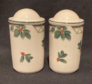 Mikasa ChIna Heritage CAB08 Christmas Story Salt & Pepper Shaker