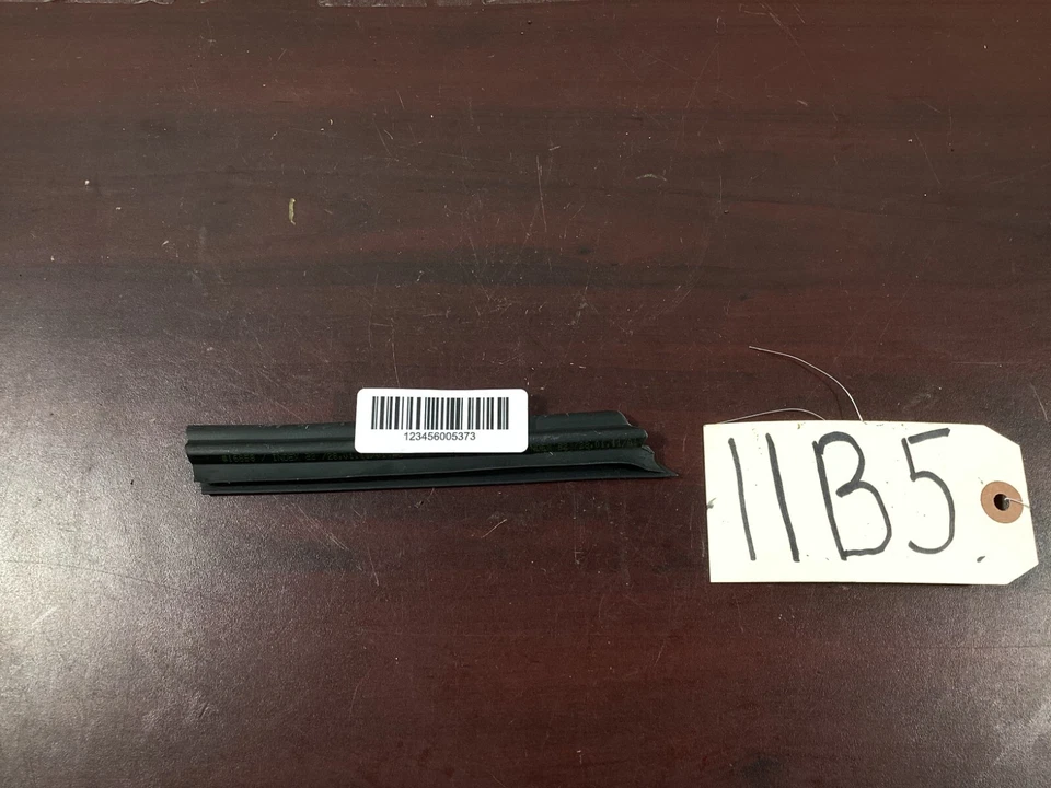 BMW 335I 2009-2016 puerta trasera izquierda cuarto ventana sello de resistencia fabricante de equipos originales. Foto 4 de 4