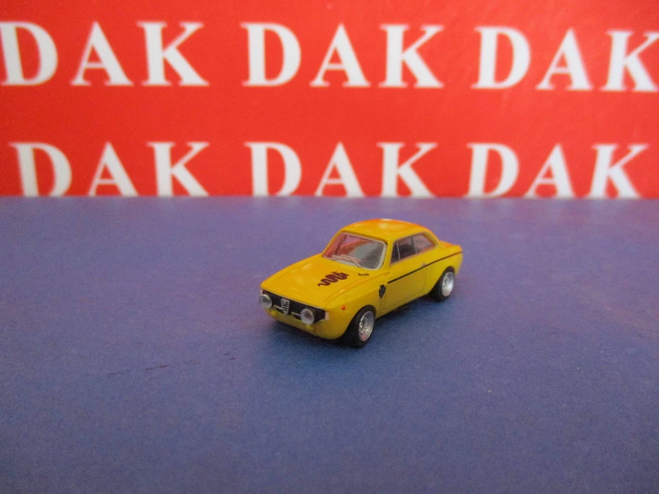 1/87 Modellino Auto Alfa Romeo GTA 1300 Gialla 1971 by Brekina - Immagine 2 di 4