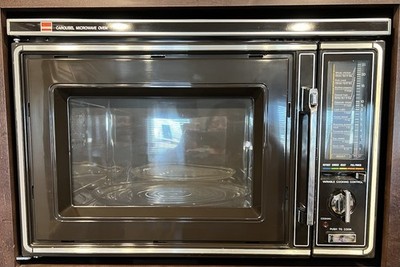 Vintage 1976 Sharp Carousel Microwave Great shape for its age. 700 wts.