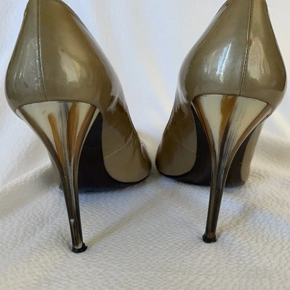 Женские туфли-лодочки Stuart Weitzman с острым носком лакированная кожа на каблуках золотистые размер 9,5 - Изображение 3 из 4