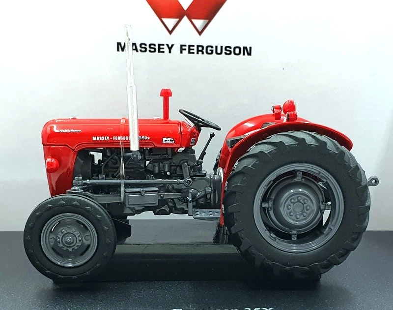Universal Hobbies 1/32 Scale UH2701 - Massey Ferguson 35X - Red - Image 3 of 4