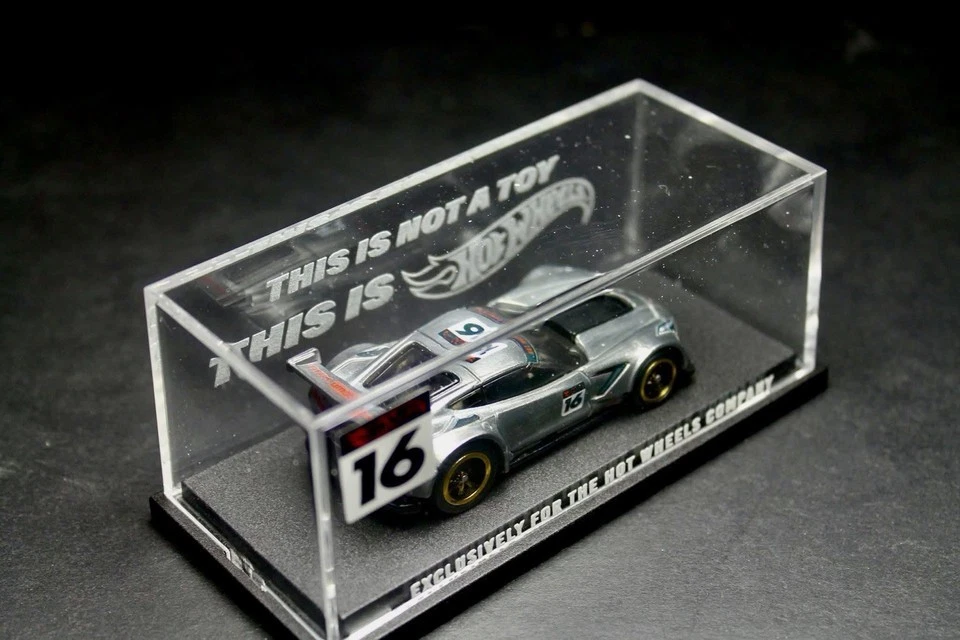 Corvette C7.R Zamac Hot Wheels hecho a medida con vitrina Foto 2 de 4