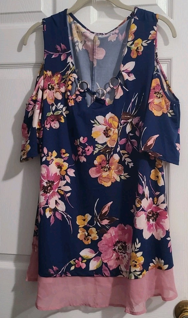 NAIF Blouse Women's size 2X Cold SHOULDER PINK SHORT SLEEVE FLORAL PRINT