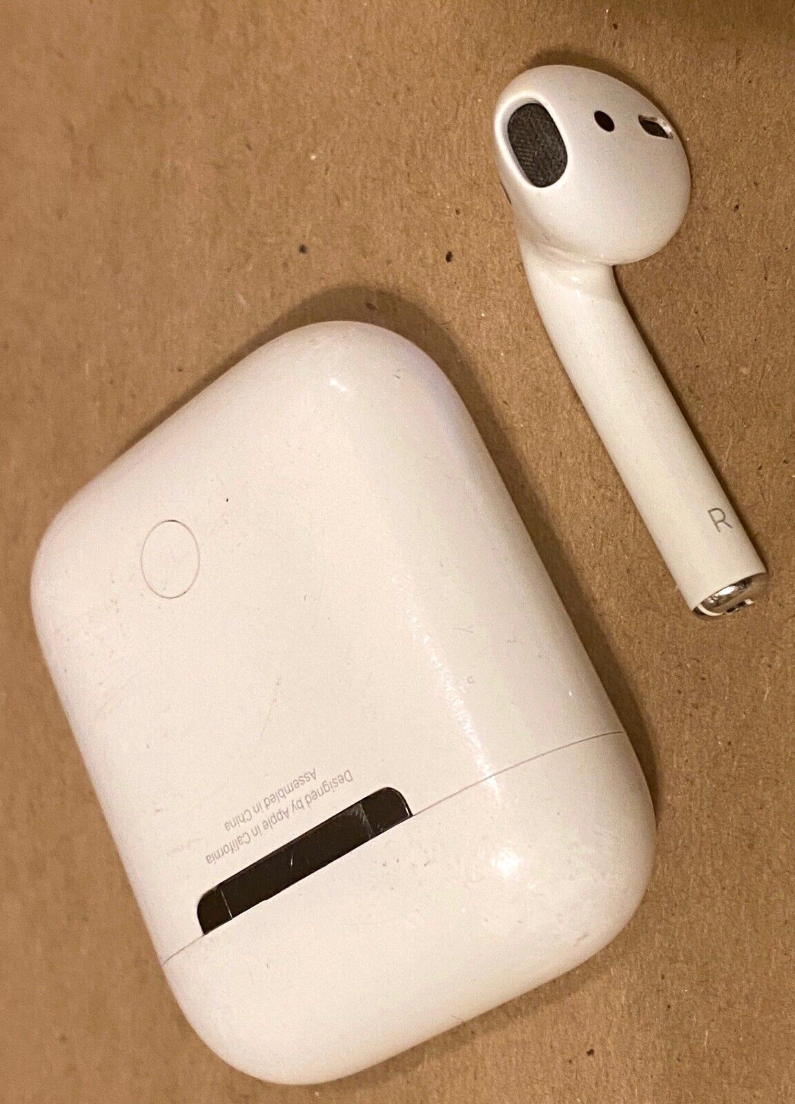 Apple A1523 AirPods 1st Generation And Charging Cradle A1602 Works ...