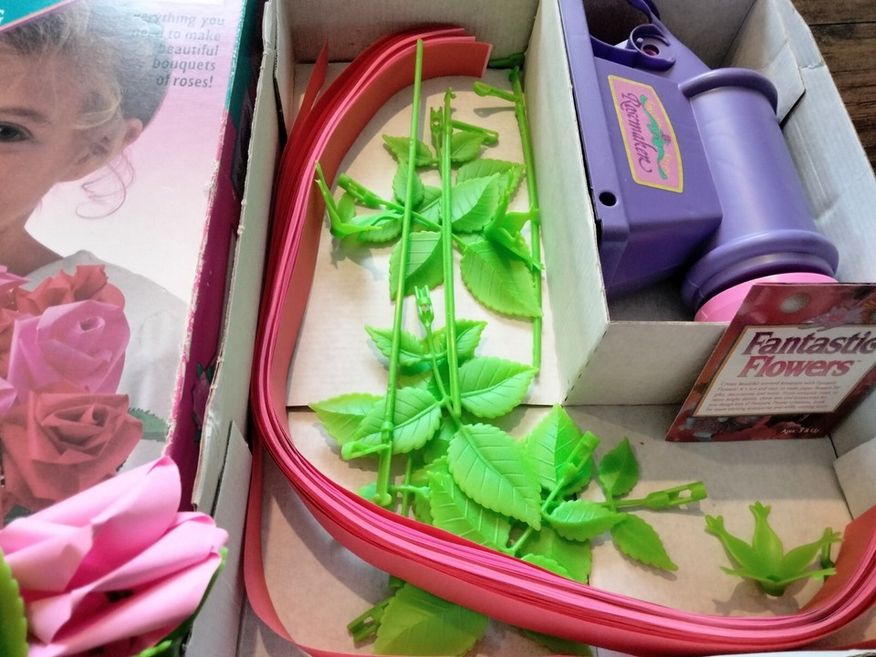 Vtg 1991 Hasbro Fantastic Roses Rose Making Set Flower Maker Kit 90s