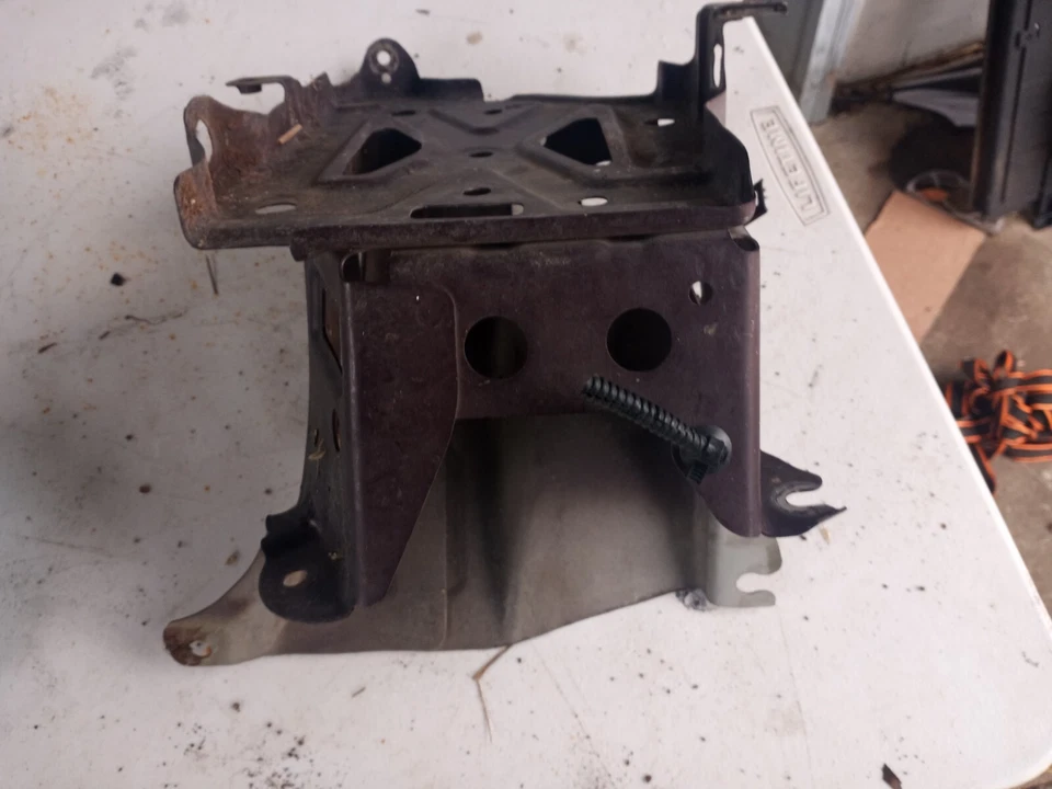 Держатель лотка аккумулятора для Honda Odyssey 2008–2010 годов выпуска - Изображение 3 из 3