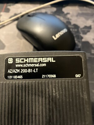 SCHMERSAL AZ/AZM200-B1-LT / AZAZM200B1LT (BRAND NEW)