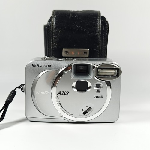 Fujifilm FinePix A202 2.0MP Digital Camera Compact Retro 2000s Silver + Case