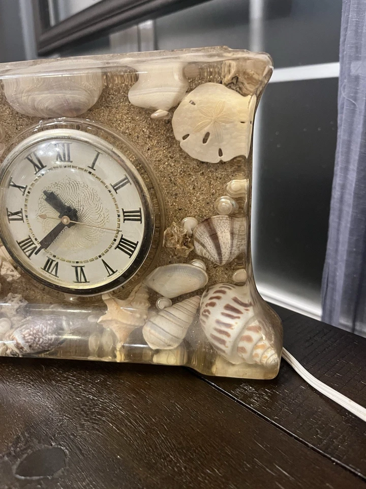 Vintage Beach Acrylic Shelf Clock Sand Dollar Beach Seashells 1970s - For Repair - Image 3 of 4
