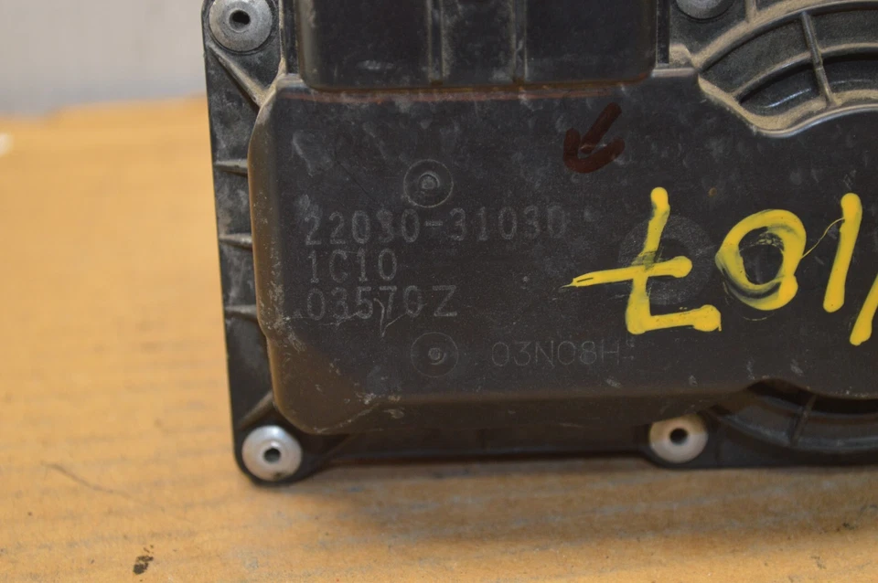 Lexus RX450H 2010-11 carrocería del acelerador válvula 2203031030 montaje 36-5G5 Bx 1 Foto 2 de 4