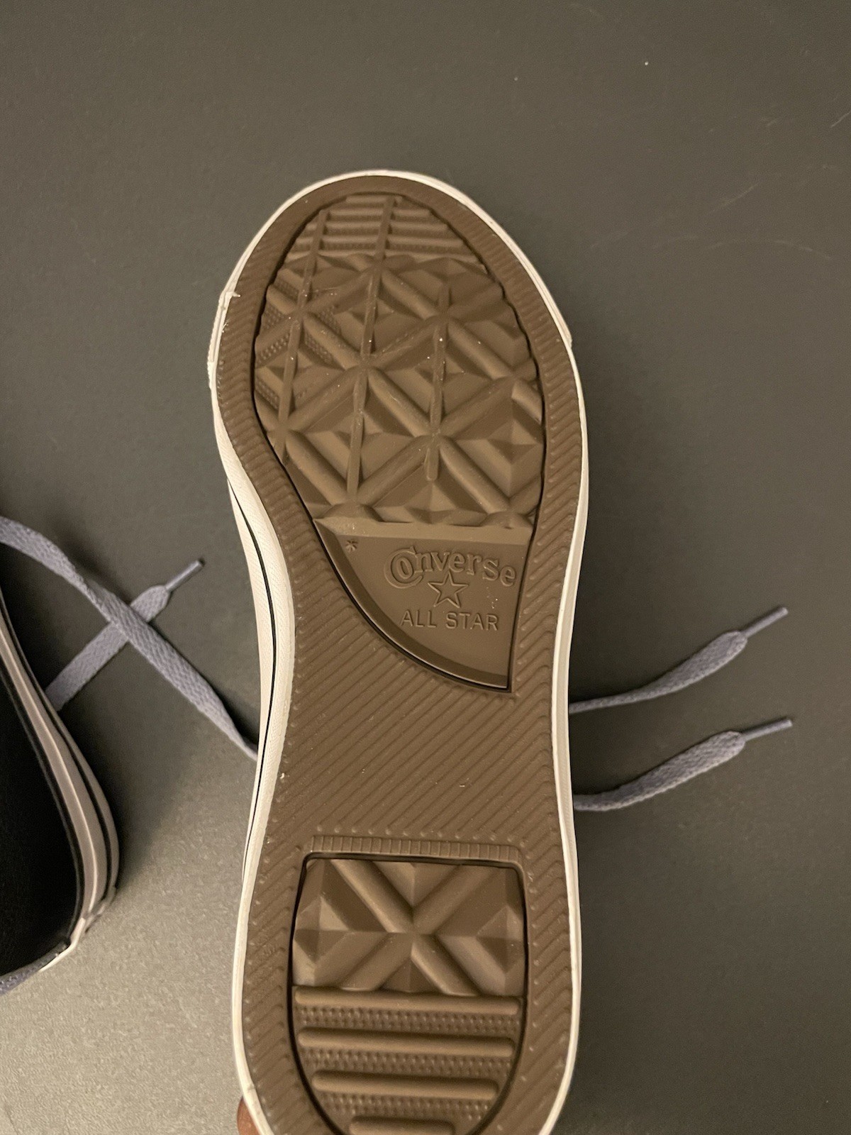 Converse Chuck Taylor All Star Women's Leather Sneakers Size 7.5 thumbnail 5