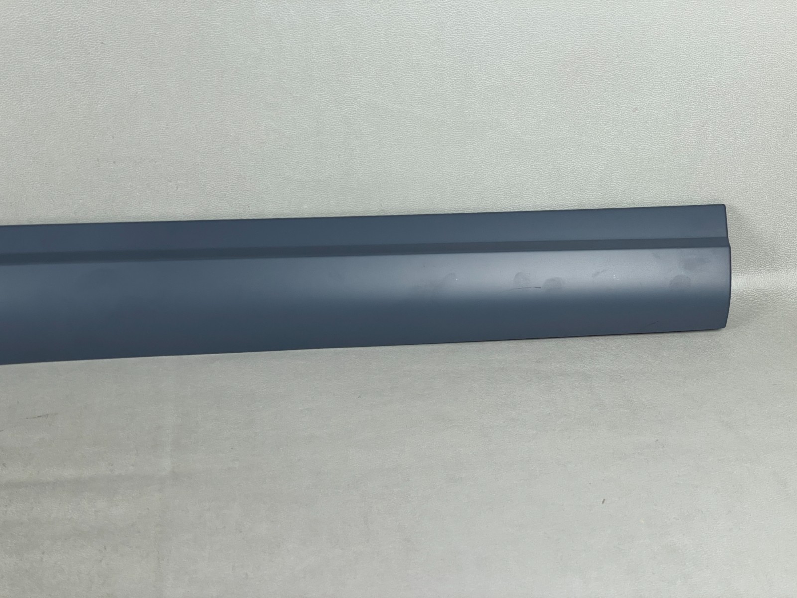 New! 2017-2019 Maserati Levante Right Front Side Skirt Unpainted OEM