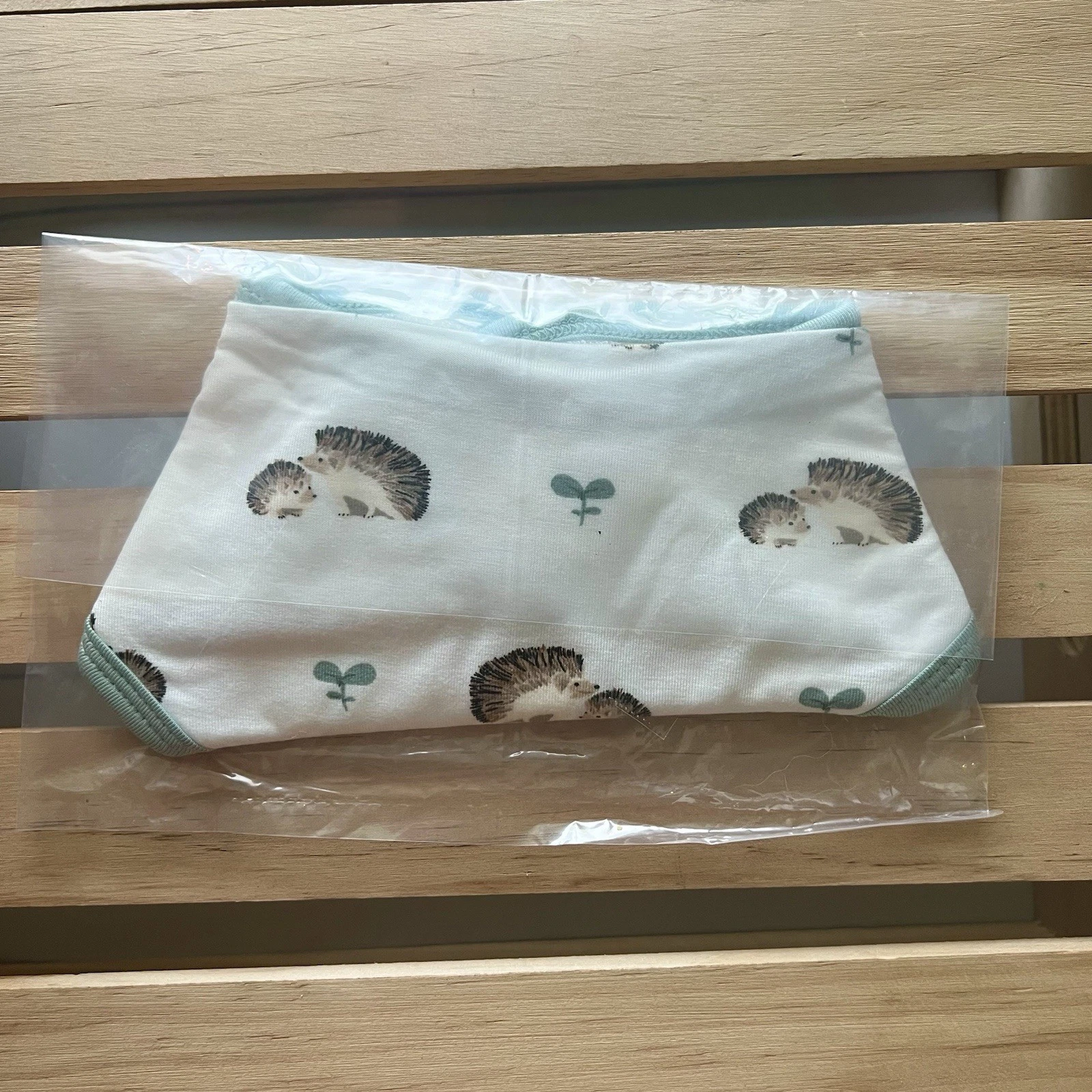 *NIB* Kyte Baby Bib In Hedgehog