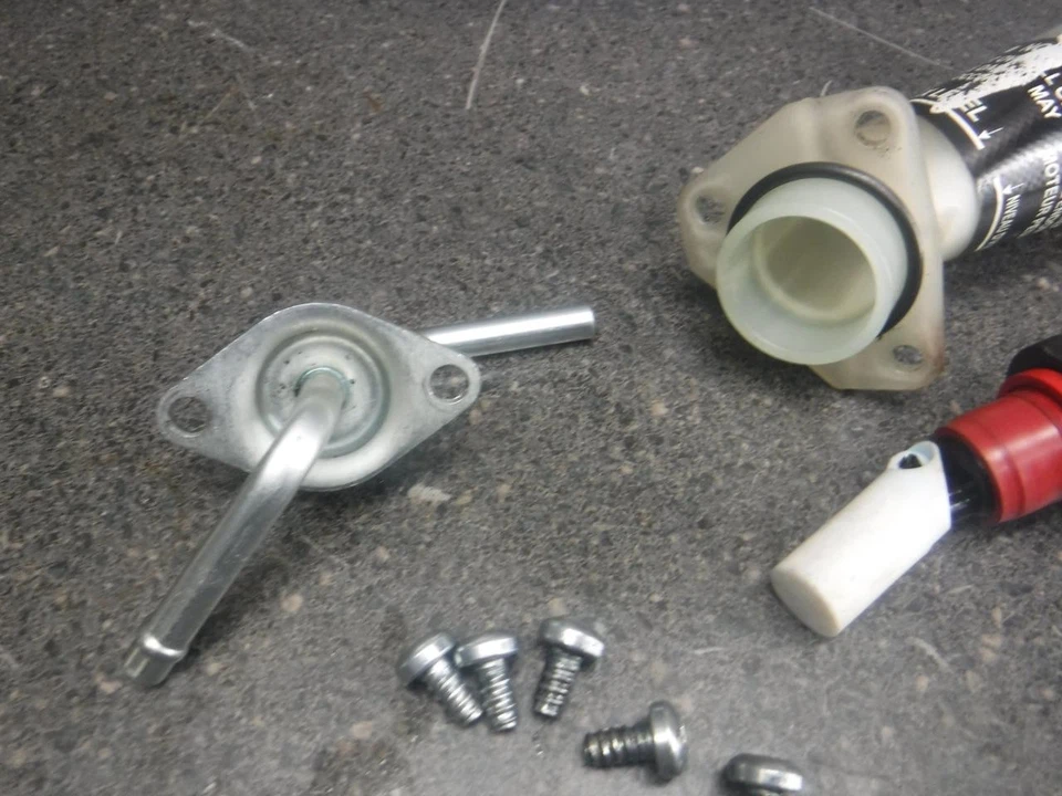 13 Arctic Cat F 800 F8 Oil Tank Components 17O - Image 2 of 3