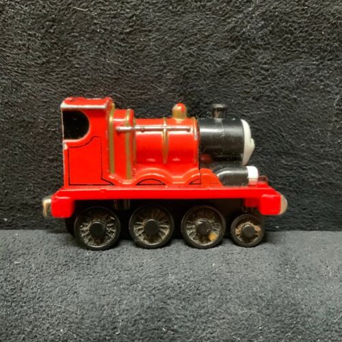 Thomas The Train James Engine Light & Sound Magnetic 3" - Picture 1 of 5