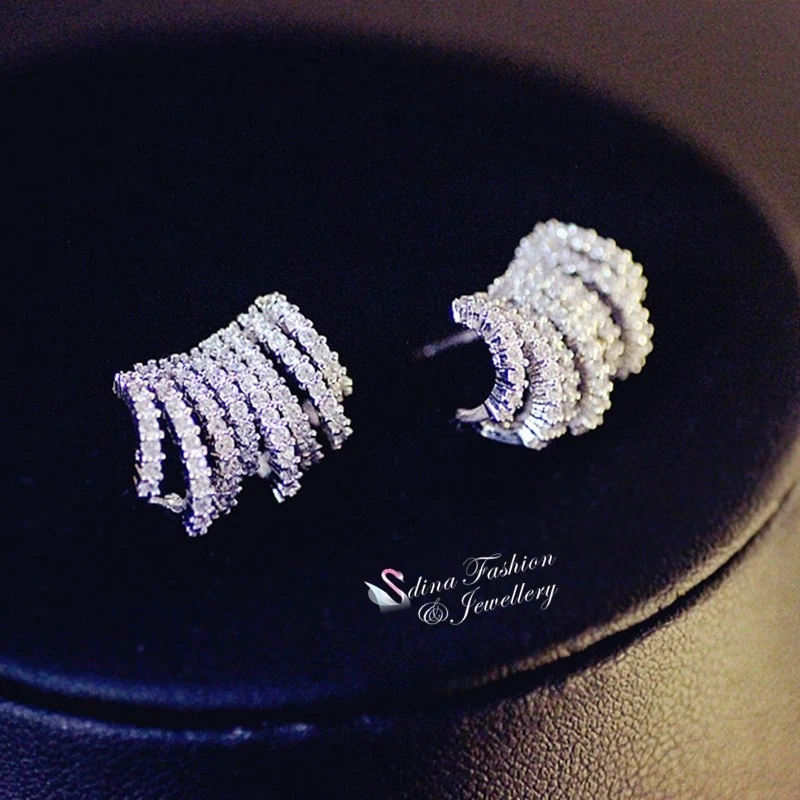 18K White Gold GF Cubic Zirconia Studded Shiny Stylish Curved Stud Earrings Foto 2 de 4