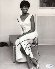 Dionne Warwick Singer Autographed Signed 8x10 Photo ACOA