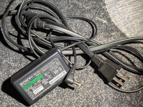 Sony PSP-2001 Slim Black Console w/Case, AC Power, 2GB Memory Stick Duo, TESTED