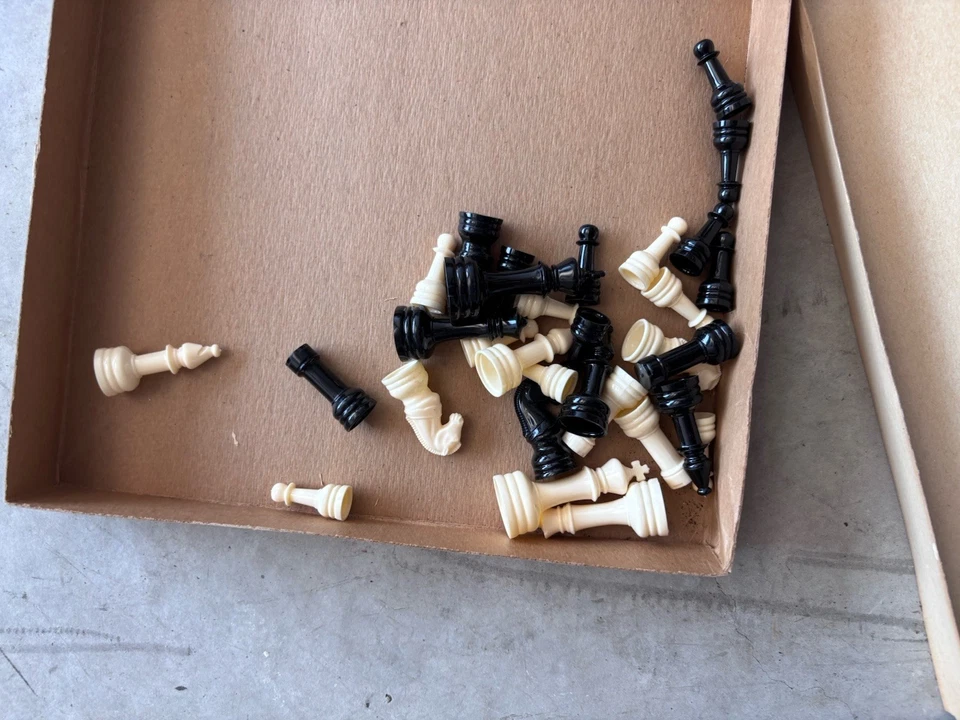 复古 1967 年孩之宝国际象棋套装完整(以前是 Hassenfeld) — 第 2/4 张图片