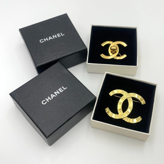 Auth Chanel Coco Turn Lock 96P/Coco Logo Brooch Engraved B20A W/Box BA020466