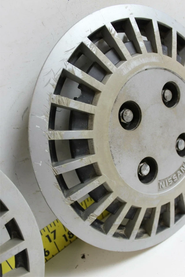 Juego de 4 tapacubos usados OEM 13" 999JWB5000 1982-1986 Nissan Sentra (3356) Foto 4 de 4