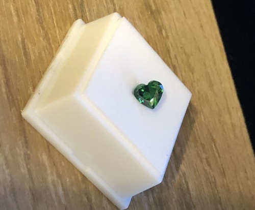 Green CZ 7.5X7.5 MM Heart Shaped Loose Gemstone - Picture 2 of 12