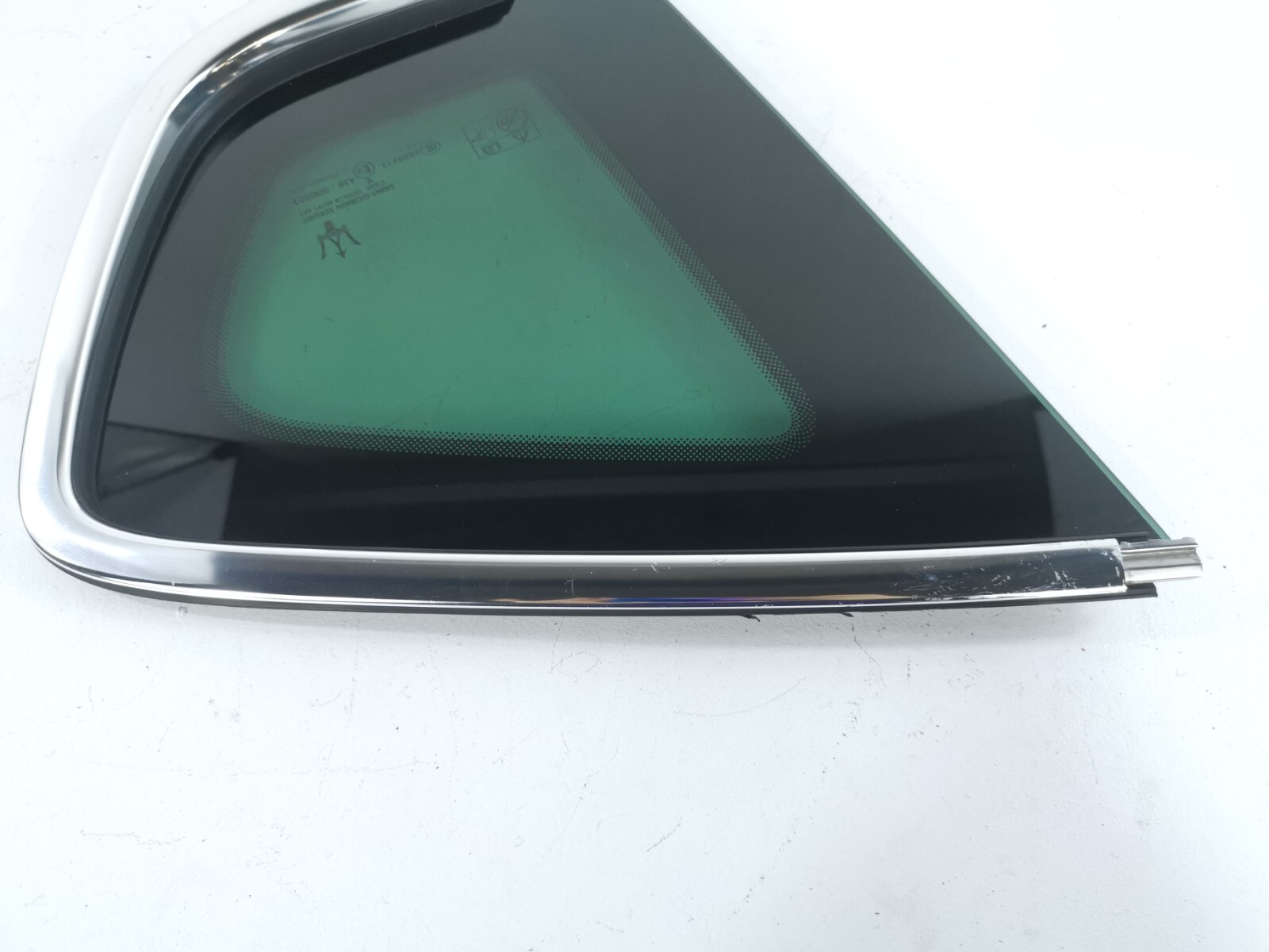 17-20 MASERATI Levante REAR LEFT DRIVER SIDE QUARTER WINDOW GLASS 06701010560